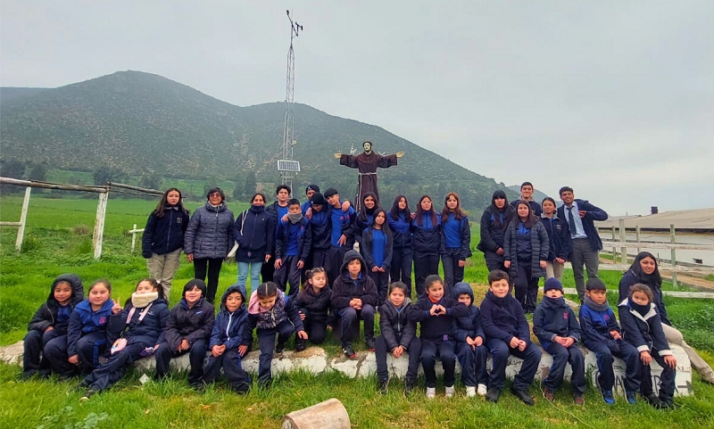 Visita de la Escuela El &Ntilde;ilhue: Conociendo Nuestro Enfoque en la Educaci&oacute;n Ambiental y Formativa